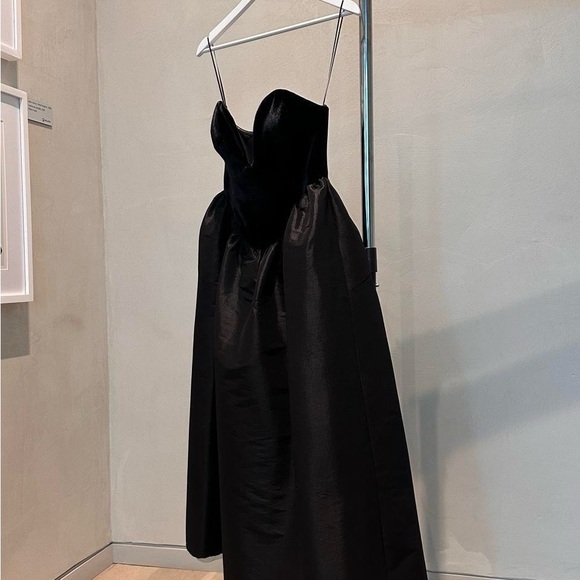 Meshki Black Strapless Plunging Midi Dress - Picture 5 of 8